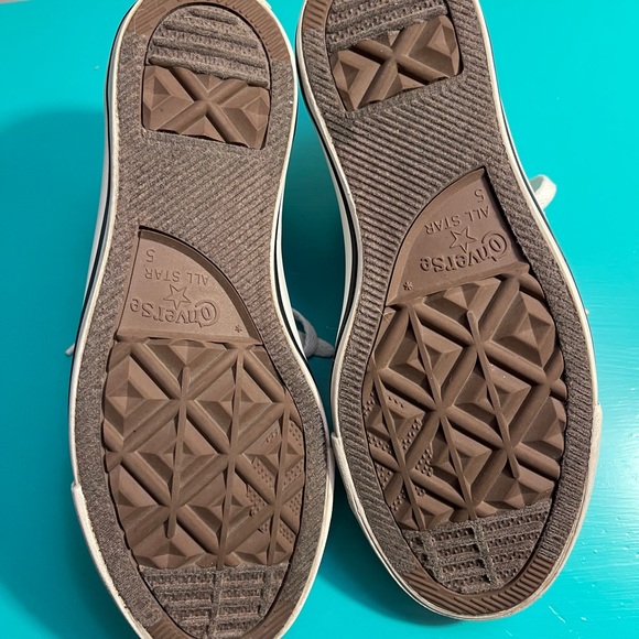 Converse All Star Low Tops - Women’s 7 - Picture 6 of 10